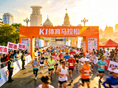 开云的登录网址策划的大型城市马拉松赛事活动现场，人群涌动